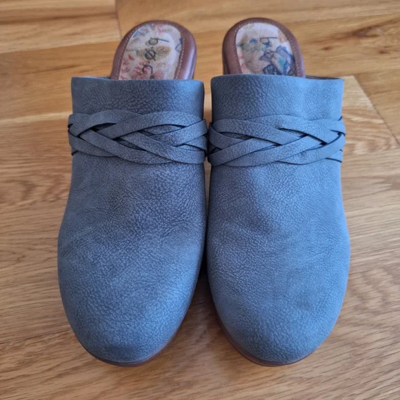 BOC BORN CONCEPT Clogs Womens Sz 8M Gray Faux Suede Block Heel Shoes Western - Picture 2 of 10